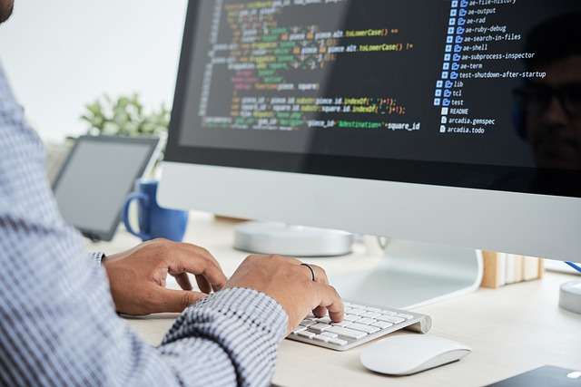How Outsourcing Software Development Services Can Be A Smart Move for Your Business